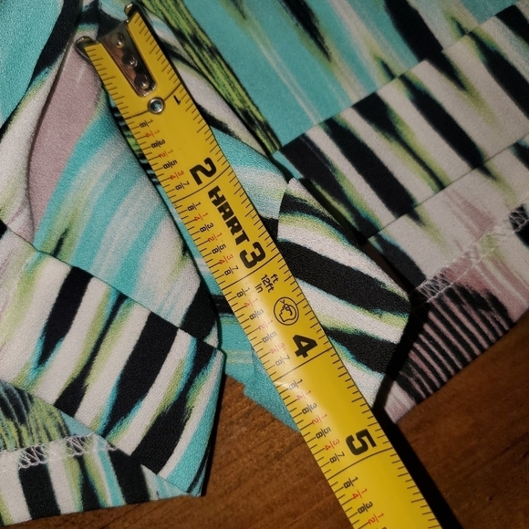 Jennifer Lopez aqua, white, green printed shorts Size 10 - Picture 8 of 10